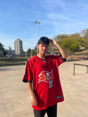 Imagen de WhatsApp 2025-01-13 a las 13.19.18_92cc6b1a Camiseta Buccaneers n°12 Roja.