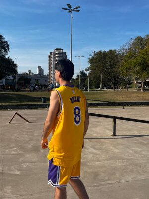 Imagen de WhatsApp 2025-01-15 a las 21.43.18_2daae94b Musculosa Lakers amarilla