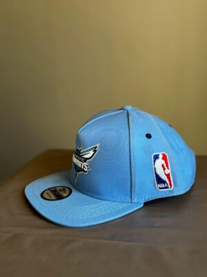 WhatsApp Image 2025-01-23 at 02.42.55 (3) Gorra Hornets plana regulable