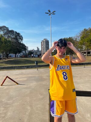 WhatsApp Image 2025-01-23 at 04.01.40 (1) Musculosa Lakers amarilla